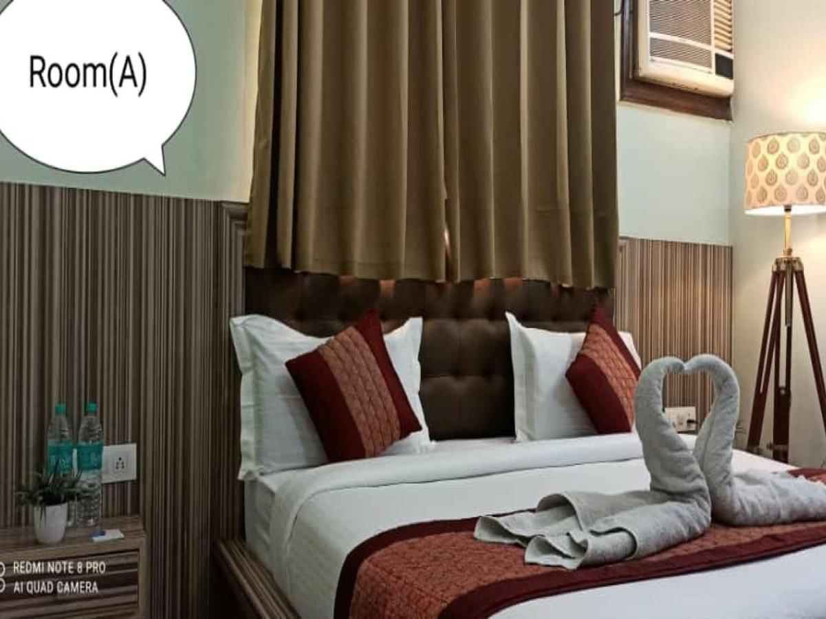 Oyo 74401 Aster Garden Suites เดลี ภายนอก รูปภาพ