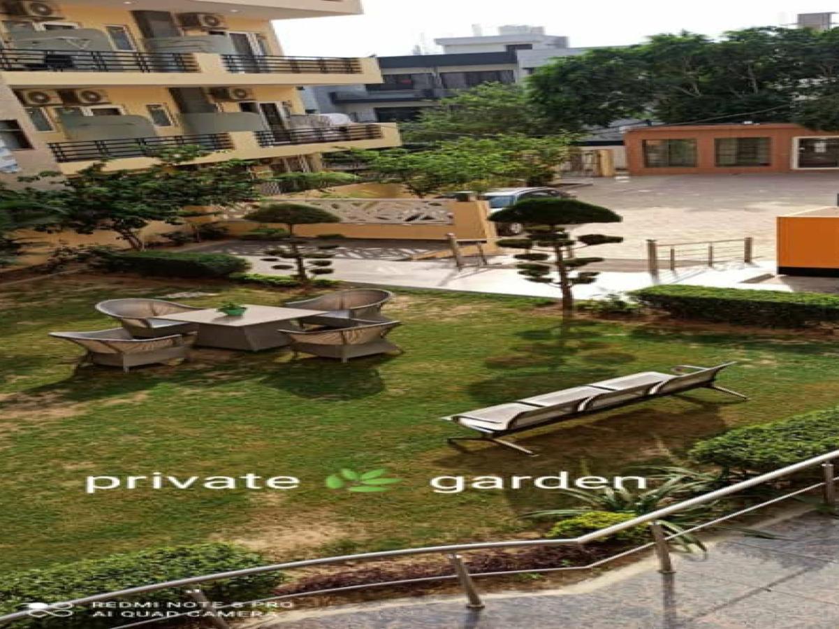 Oyo 74401 Aster Garden Suites เดลี ภายนอก รูปภาพ