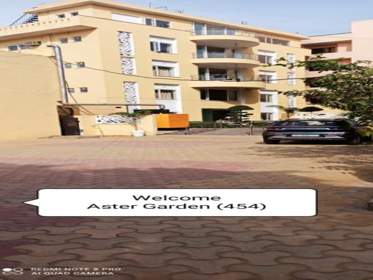 Oyo 74401 Aster Garden Suites เดลี ภายนอก รูปภาพ