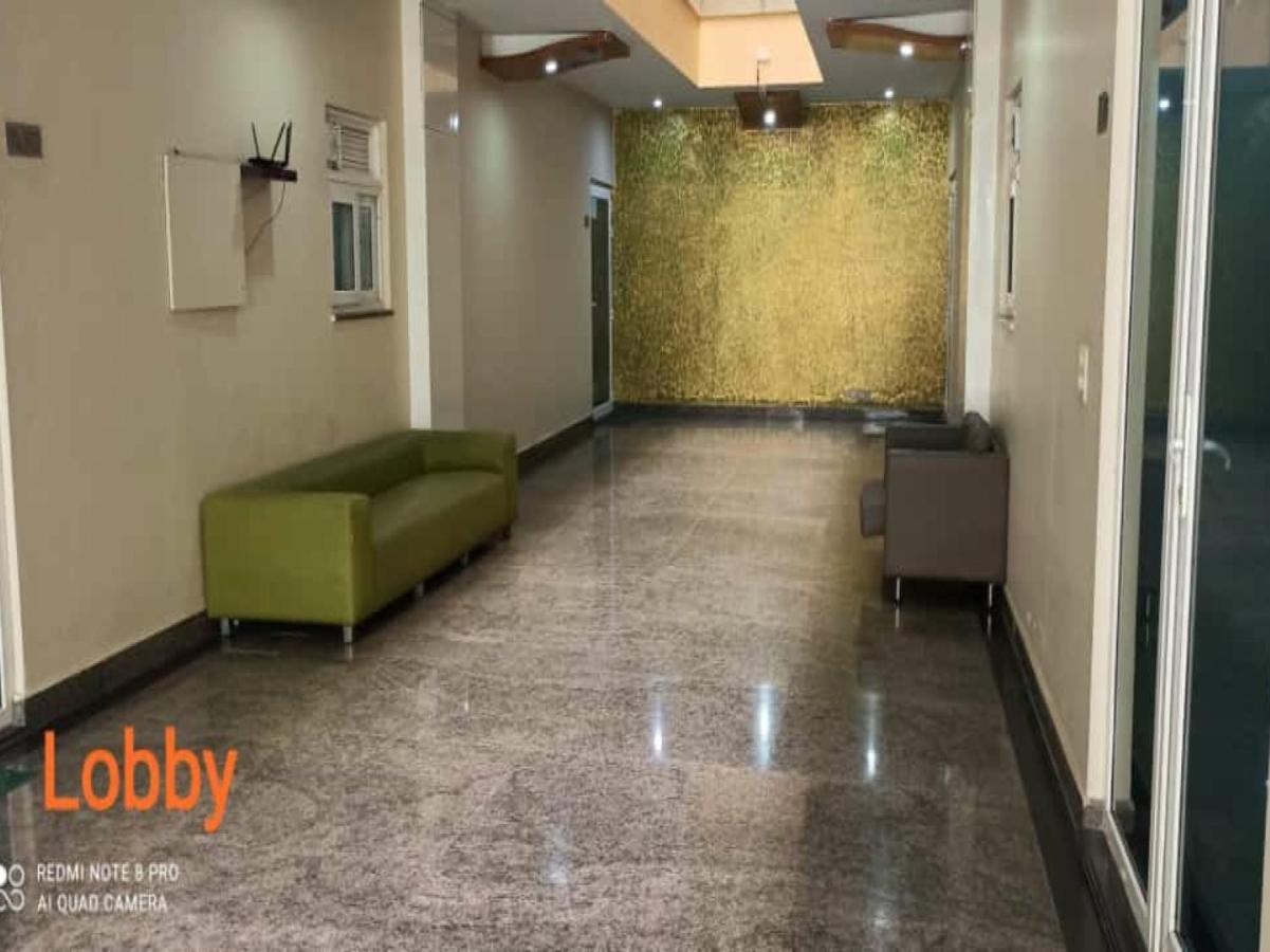 Oyo 74401 Aster Garden Suites เดลี ภายนอก รูปภาพ