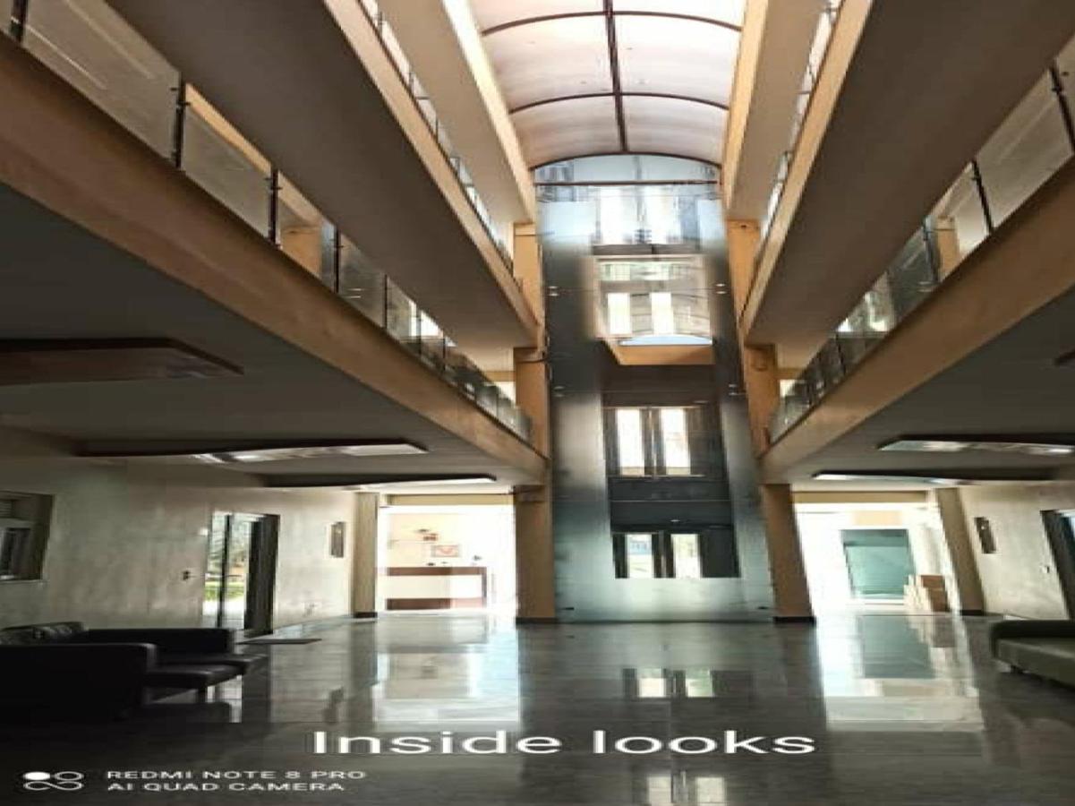 Oyo 74401 Aster Garden Suites เดลี ภายนอก รูปภาพ