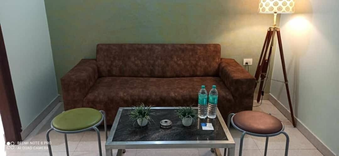 Oyo 74401 Aster Garden Suites เดลี ภายนอก รูปภาพ
