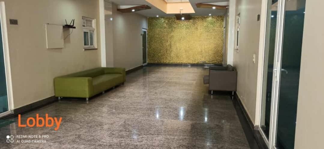 Oyo 74401 Aster Garden Suites เดลี ภายนอก รูปภาพ