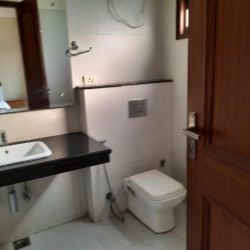 Oyo 74401 Aster Garden Suites เดลี ภายนอก รูปภาพ