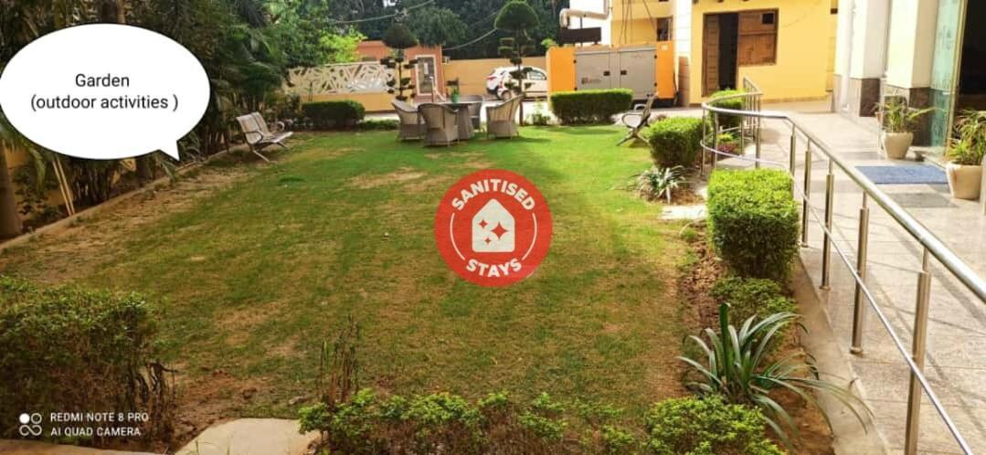 Oyo 74401 Aster Garden Suites เดลี ภายนอก รูปภาพ